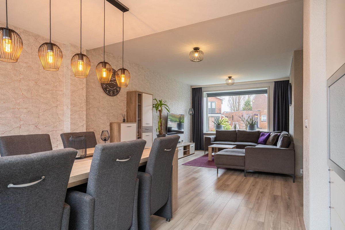 Twee-onder-één-kap te koop: Roombeekstraat 20, Enschede