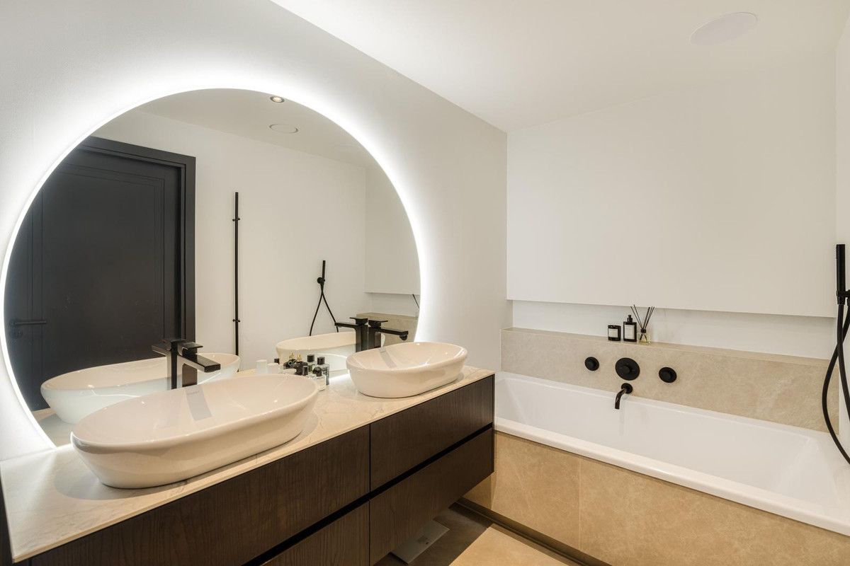 Appartement te koop: Emmasingel 31-143, Eindhoven