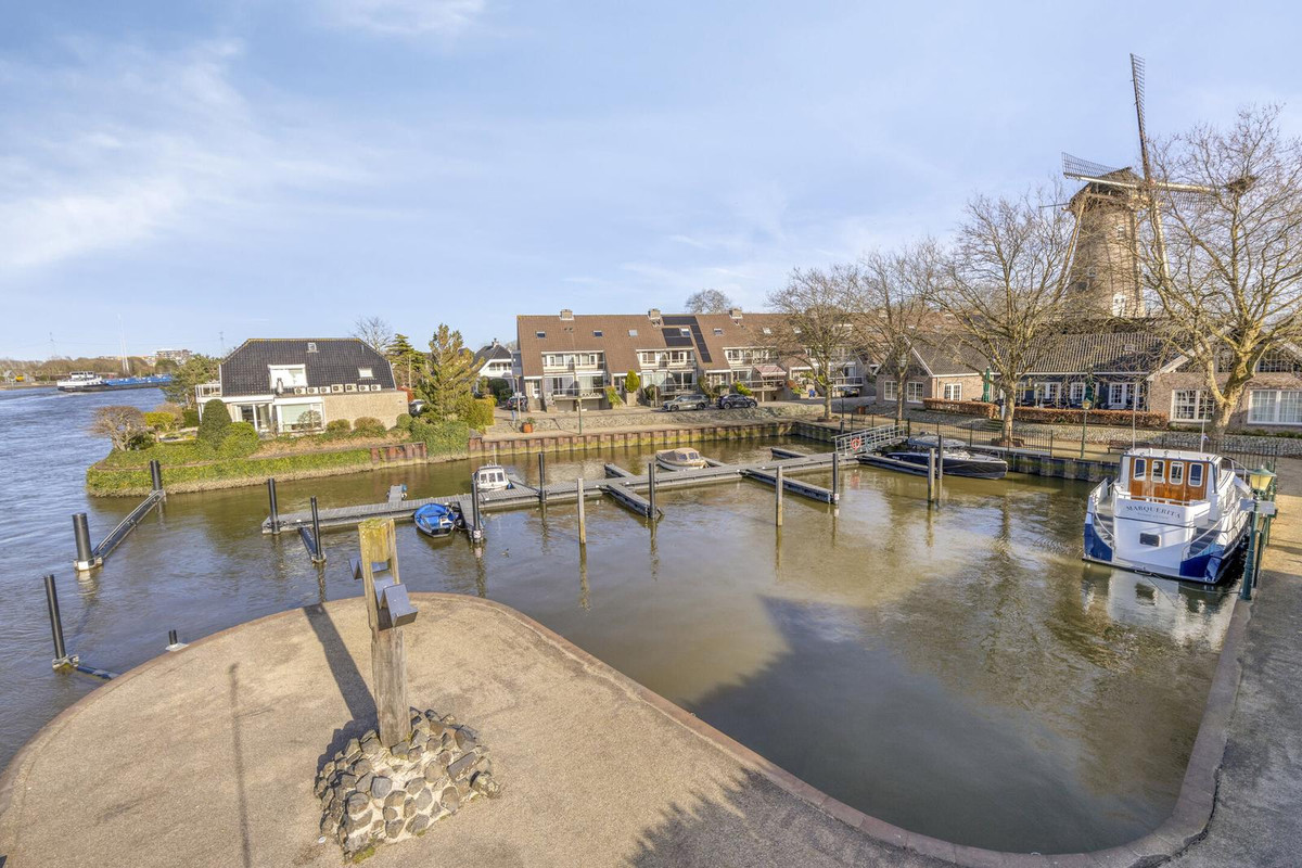 Tussenwoning te koop: Burgemeester Bulderboulevard 17, Krimpen Aan Den Ijssel