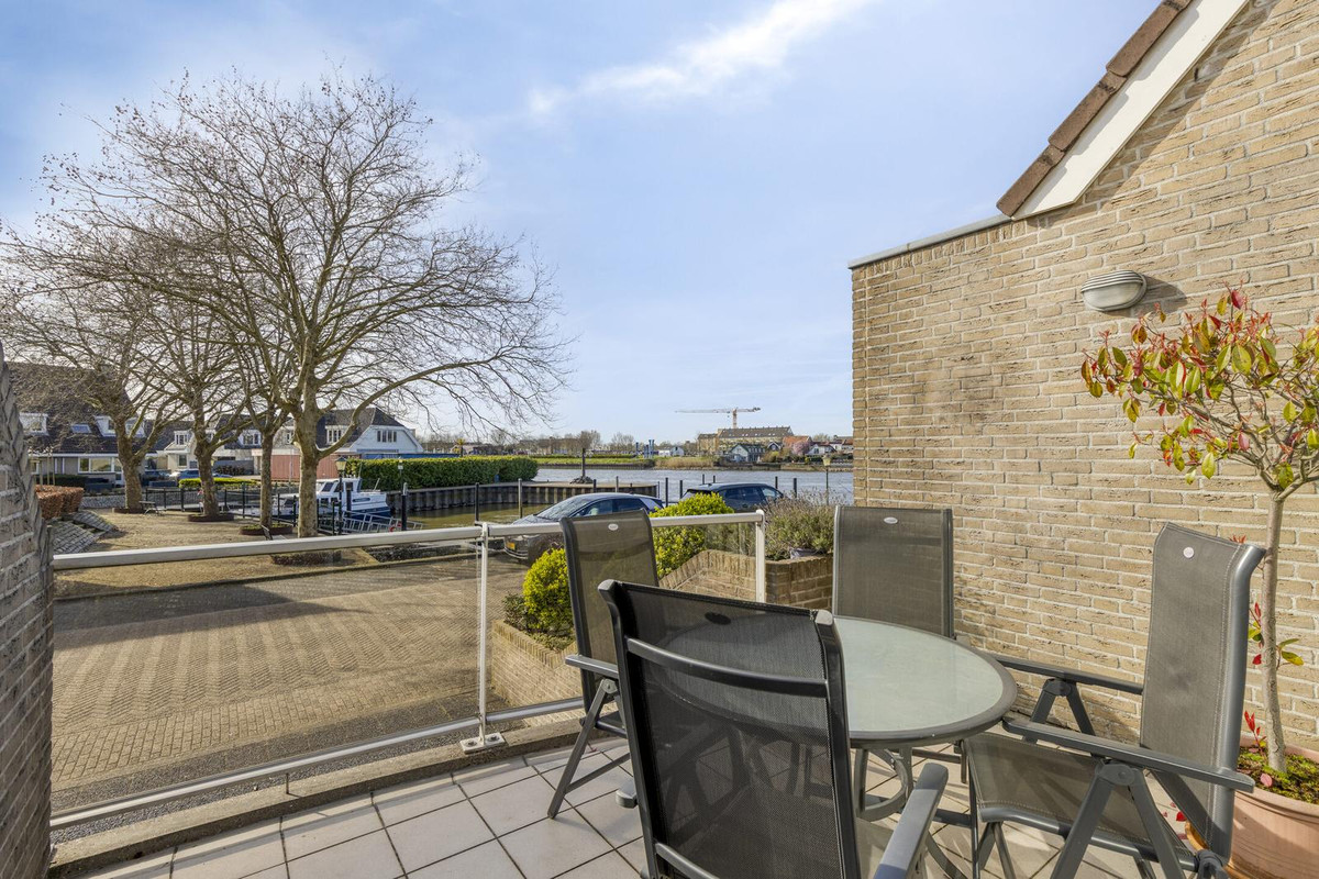 Tussenwoning te koop: Burgemeester Bulderboulevard 17, Krimpen Aan Den Ijssel