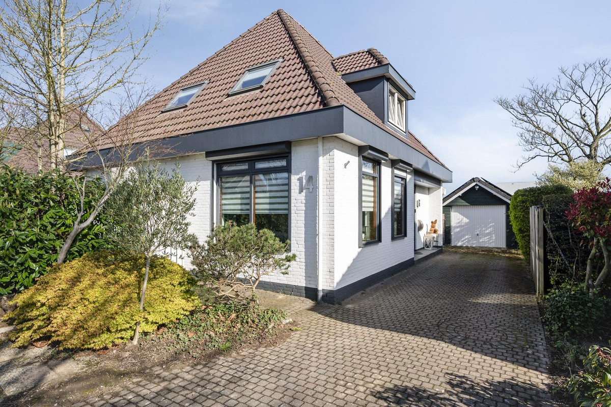 Vrijstaande woning te koop: Sluisweg 14, Born