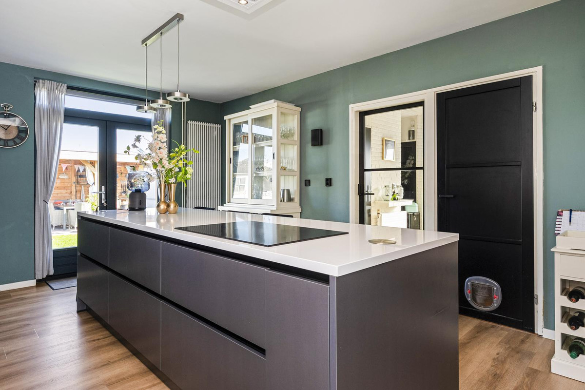 Vrijstaande woning te koop: Sluisweg 14, Born