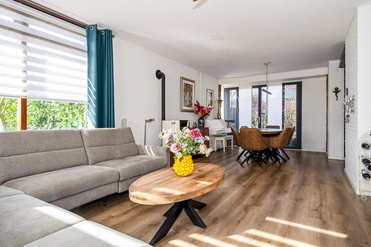 Vrijstaande woning te koop: Sluisweg 14, Born