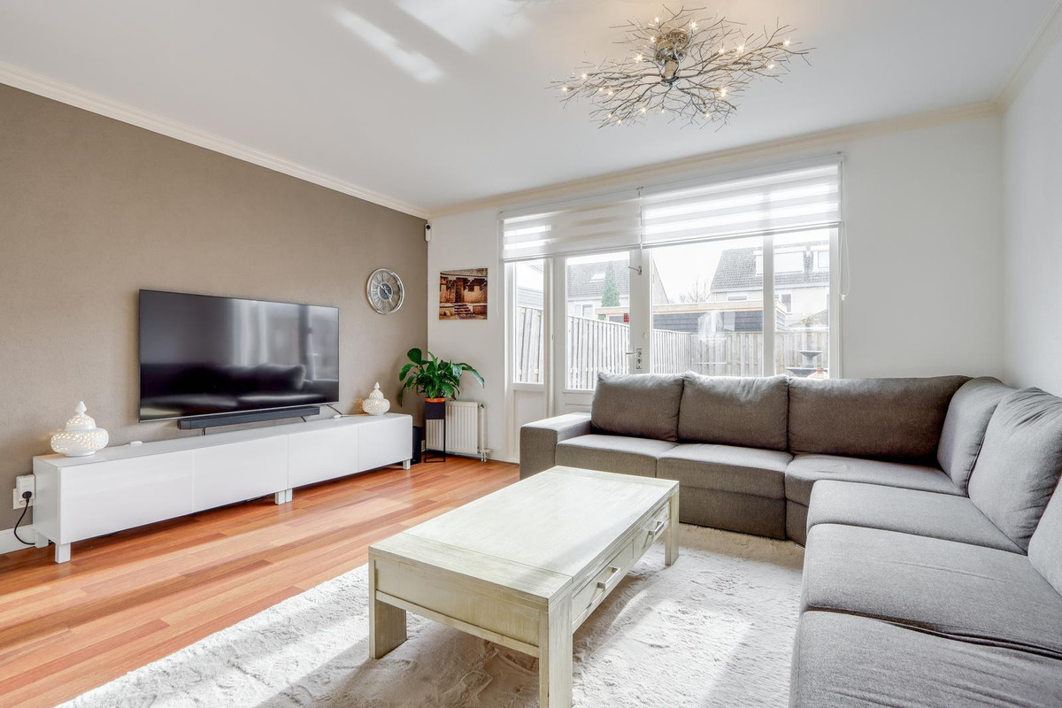 Tussenwoning te koop: Engelsholm 52, Hoofddorp