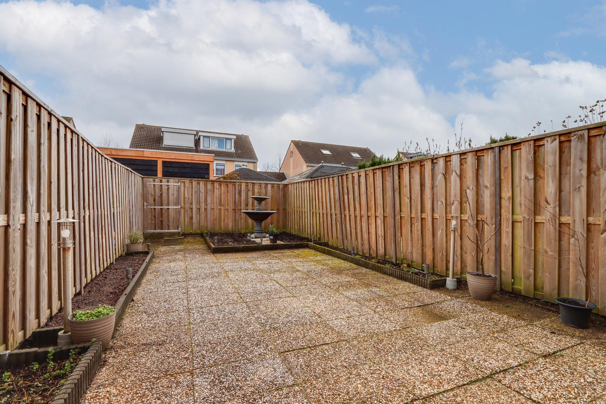 Tussenwoning te koop: Engelsholm 52, Hoofddorp
