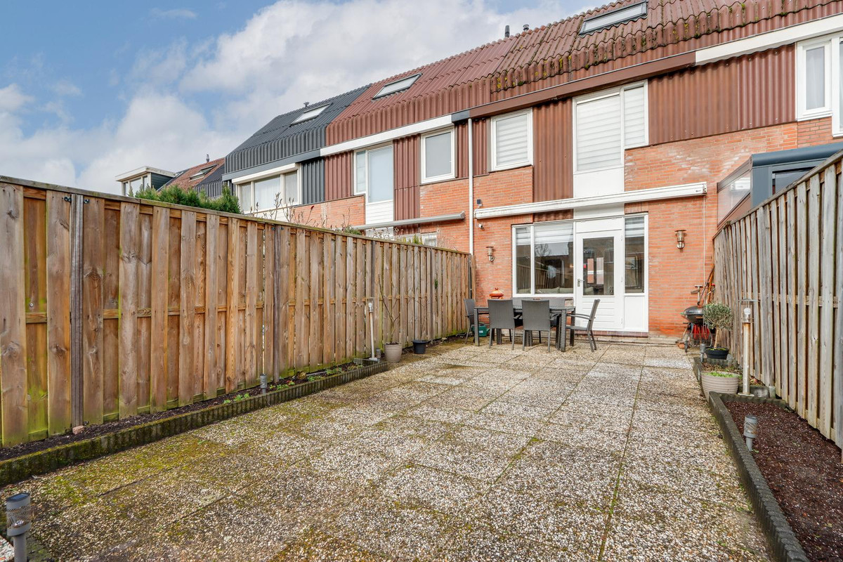 Tussenwoning te koop: Engelsholm 52, Hoofddorp