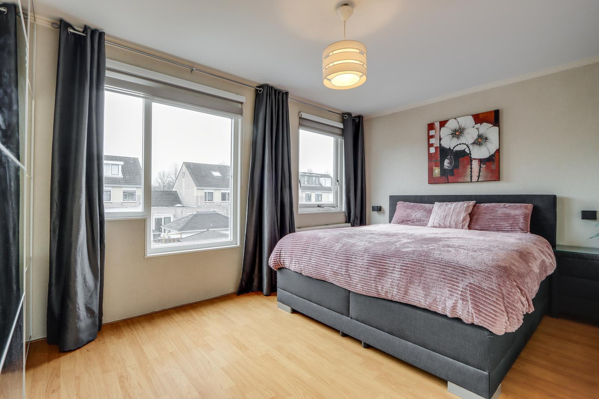 Tussenwoning te koop: Engelsholm 52, Hoofddorp