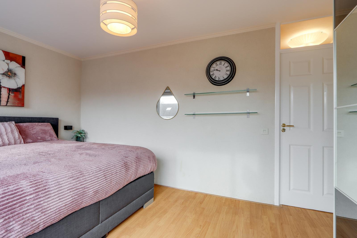 Tussenwoning te koop: Engelsholm 52, Hoofddorp