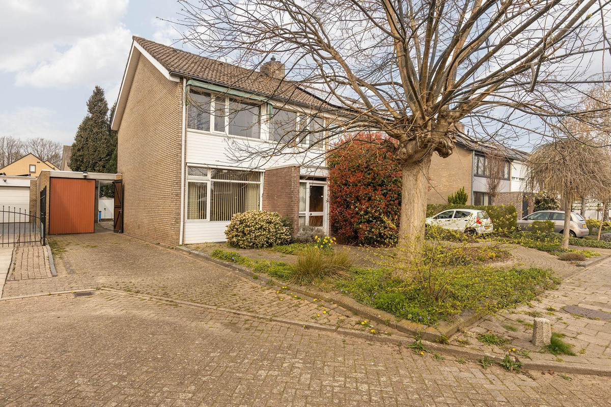 Twee-onder-één-kap te koop: Laathofstraat 34, Beek