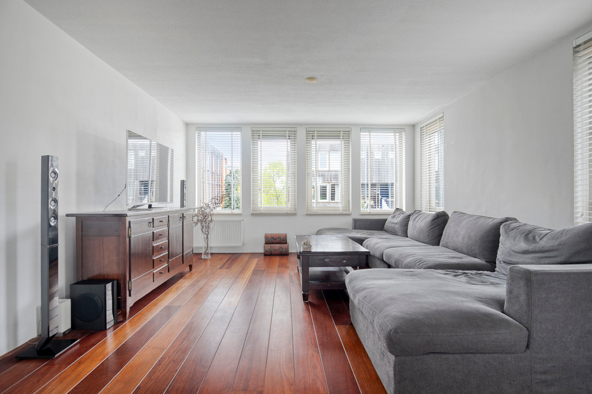 Twee-onder-één-kap te koop: Schillingdijk 9, Amsterdam