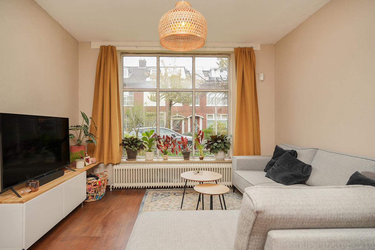 Tussenwoning te koop: Catharina van Renneslaan 16, Utrecht