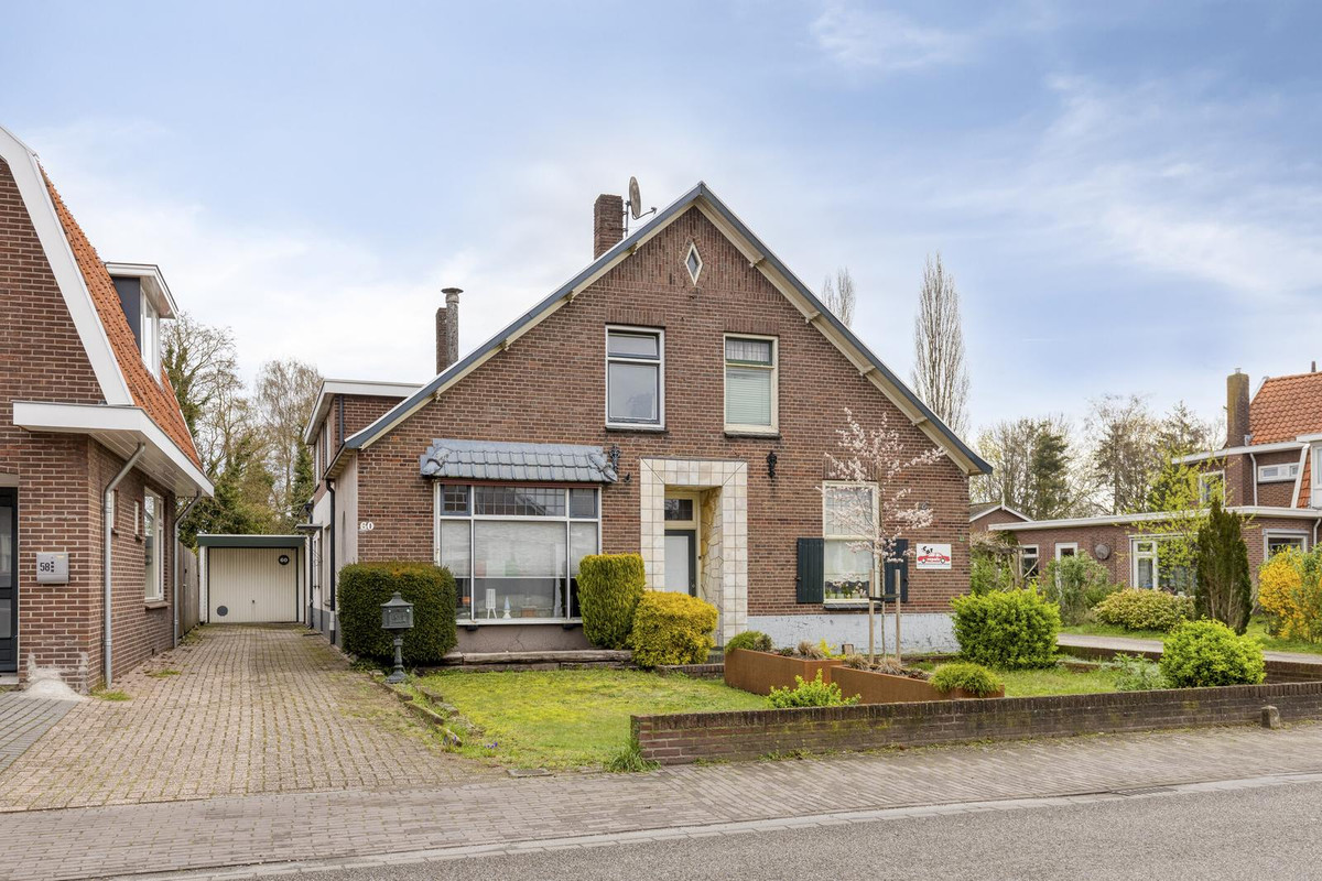 Twee-onder-één-kap te koop: Dorpsstraat 60, Halle
