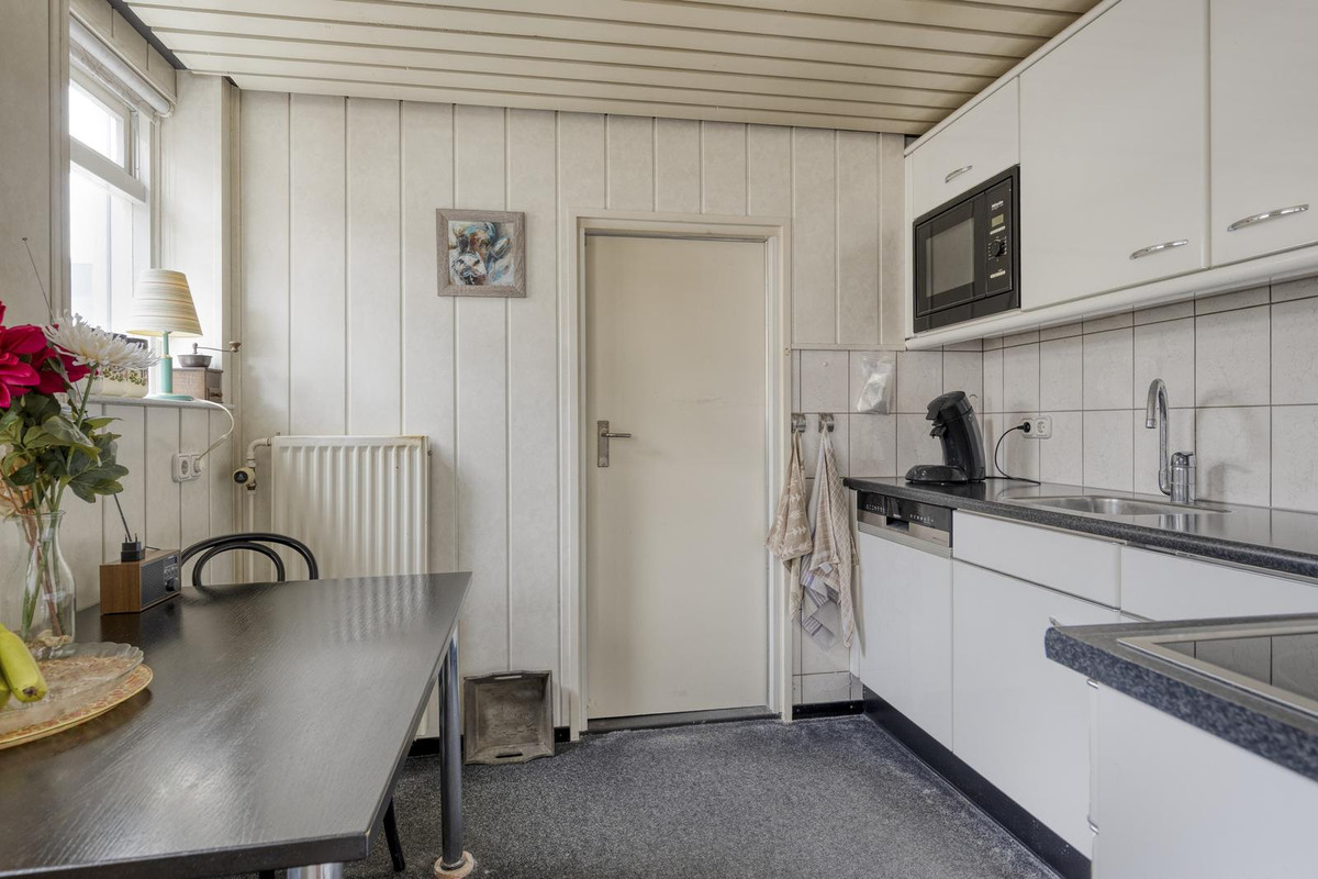 Twee-onder-één-kap te koop: Dorpsstraat 60, Halle