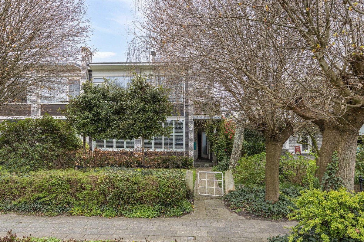 Twee-onder-één-kap te koop: J.S. Bachlaan 6, Leidschendam