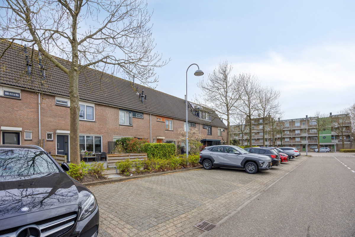 Tussenwoning te koop: Mastbos 176, Hoofddorp
