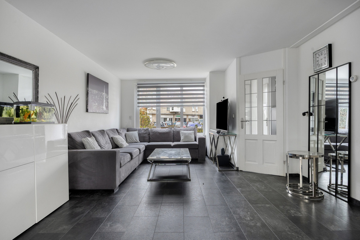 Tussenwoning te koop: Mastbos 176, Hoofddorp