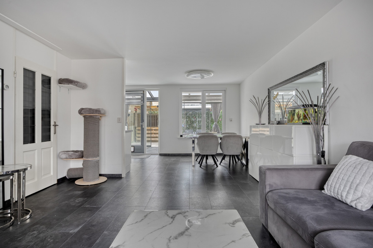 Tussenwoning te koop: Mastbos 176, Hoofddorp