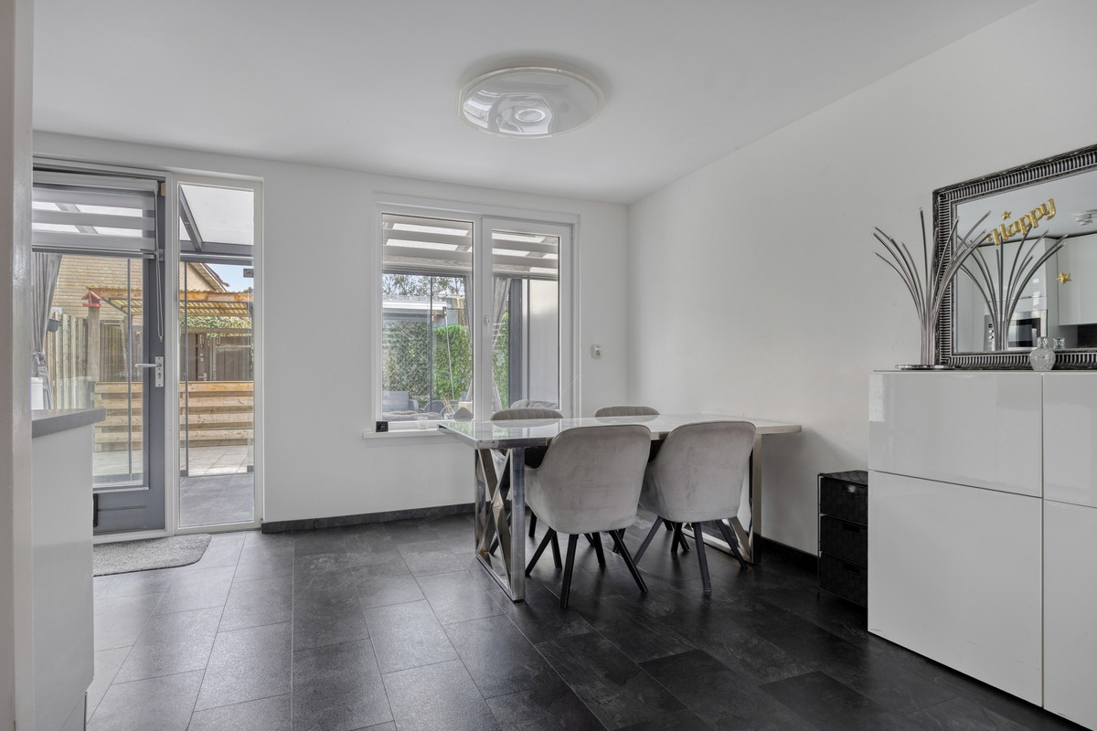 Tussenwoning te koop: Mastbos 176, Hoofddorp