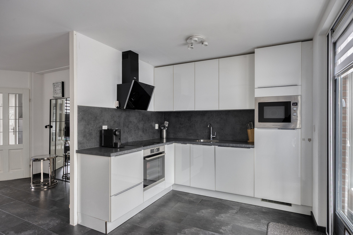 Tussenwoning te koop: Mastbos 176, Hoofddorp