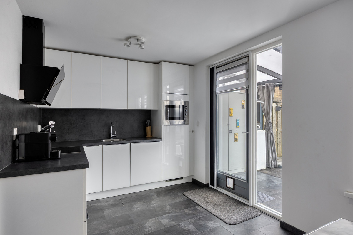 Tussenwoning te koop: Mastbos 176, Hoofddorp