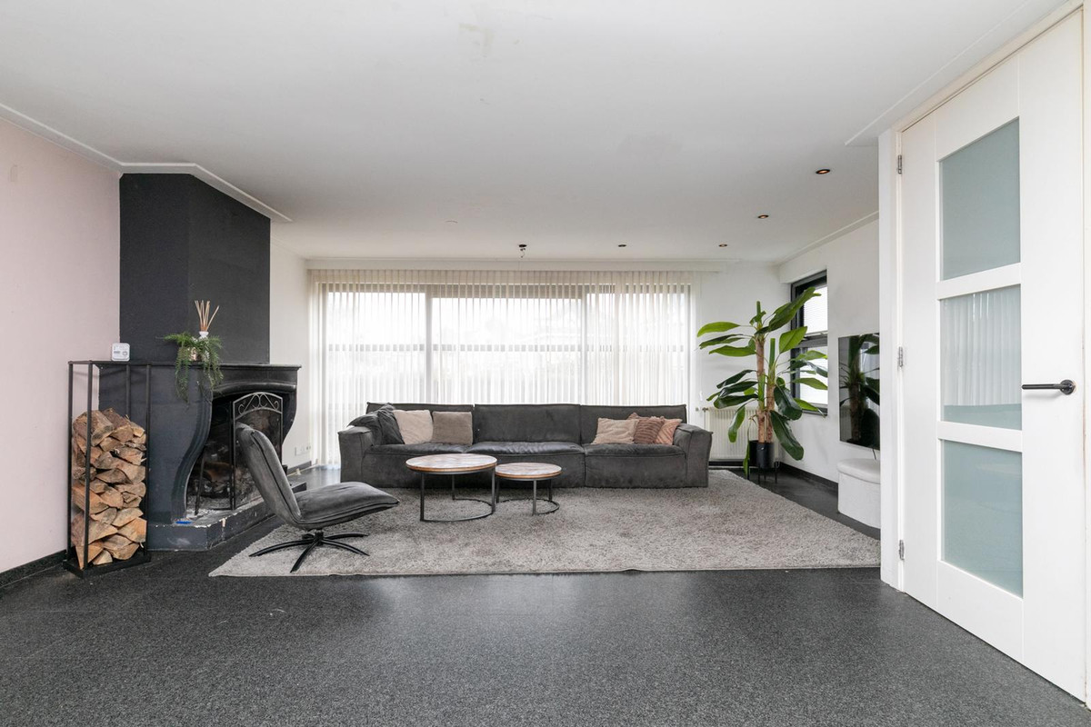 Hoekwoning te koop: Makkumplein 1, Tilburg