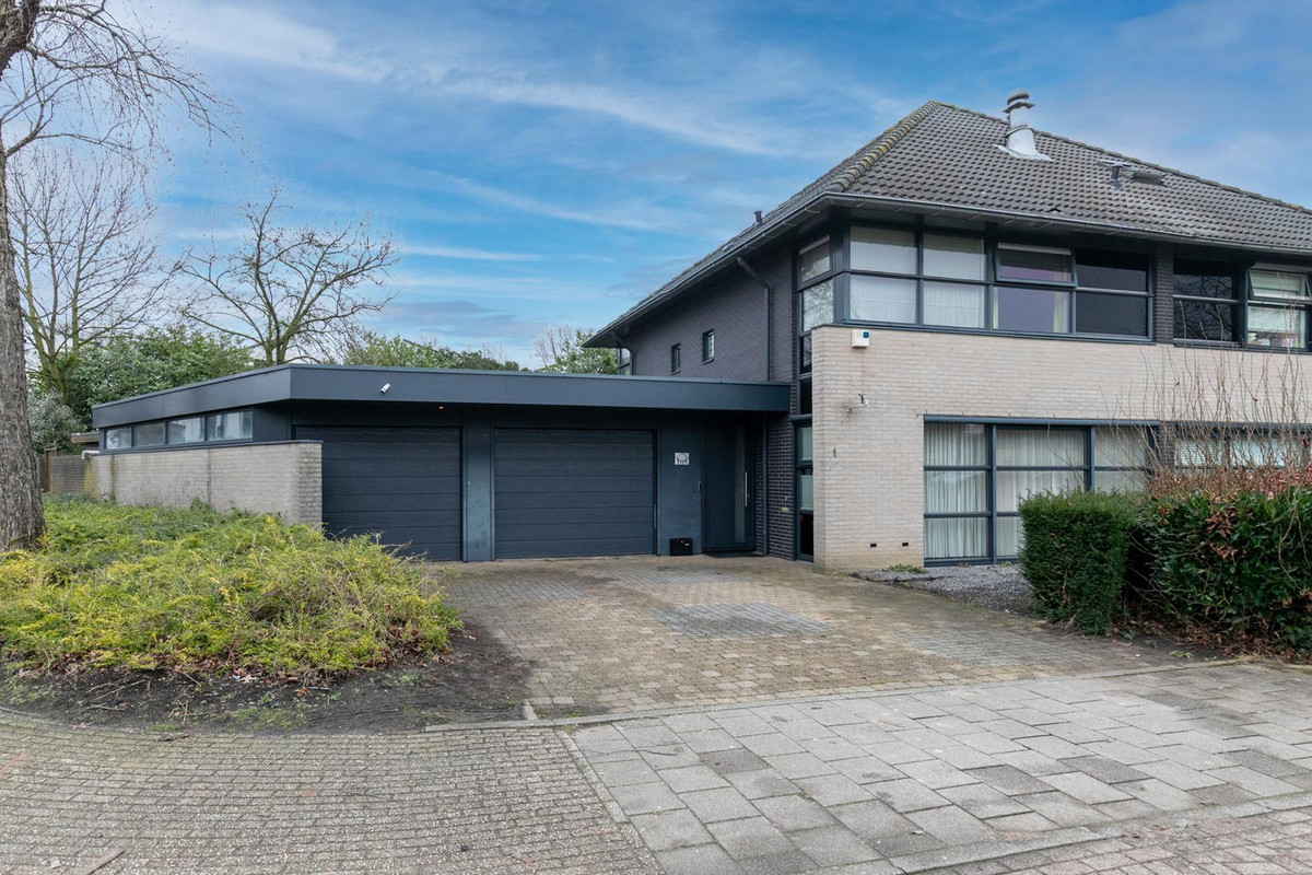 Hoekwoning te koop: Makkumplein 1, Tilburg