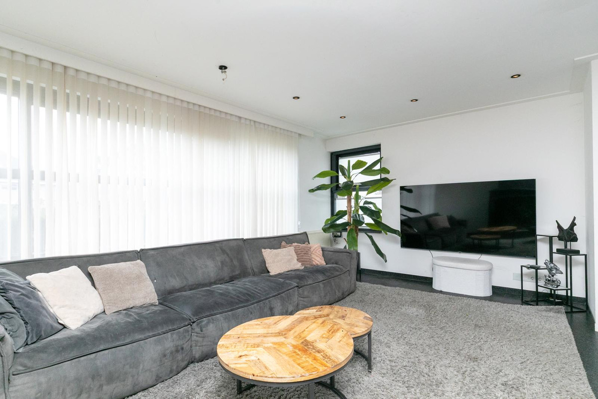 Hoekwoning te koop: Makkumplein 1, Tilburg