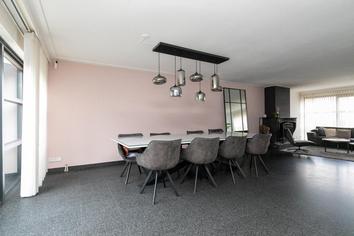 Hoekwoning te koop: Makkumplein 1, Tilburg