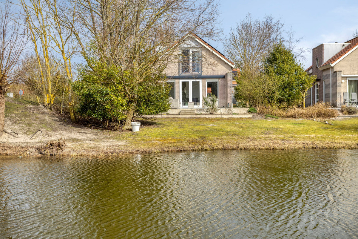 Vrijstaande woning te koop: Schuitenzand 2, Makkum