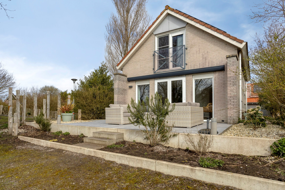 Vrijstaande woning te koop: Schuitenzand 2, Makkum