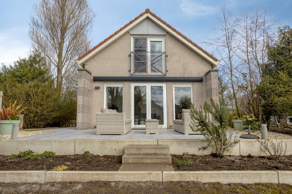 Vrijstaande woning te koop: Schuitenzand 2, Makkum