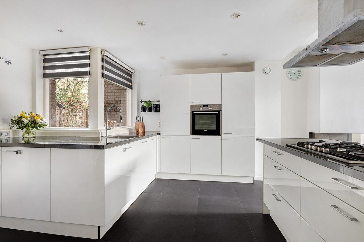 Tussenwoning te koop: Arent van 's-Gravesandestraat 29, Rotterdam