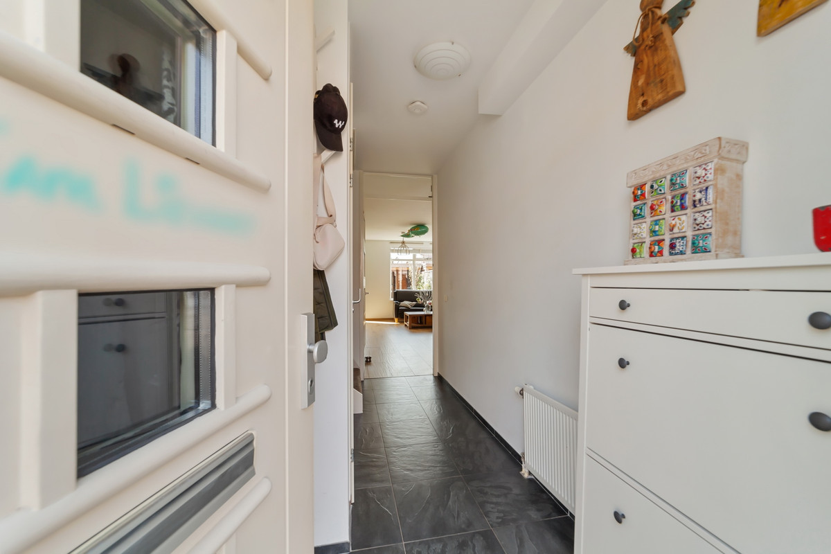 Tussenwoning te koop: Jacob van Heemskercklaan 13, Maassluis