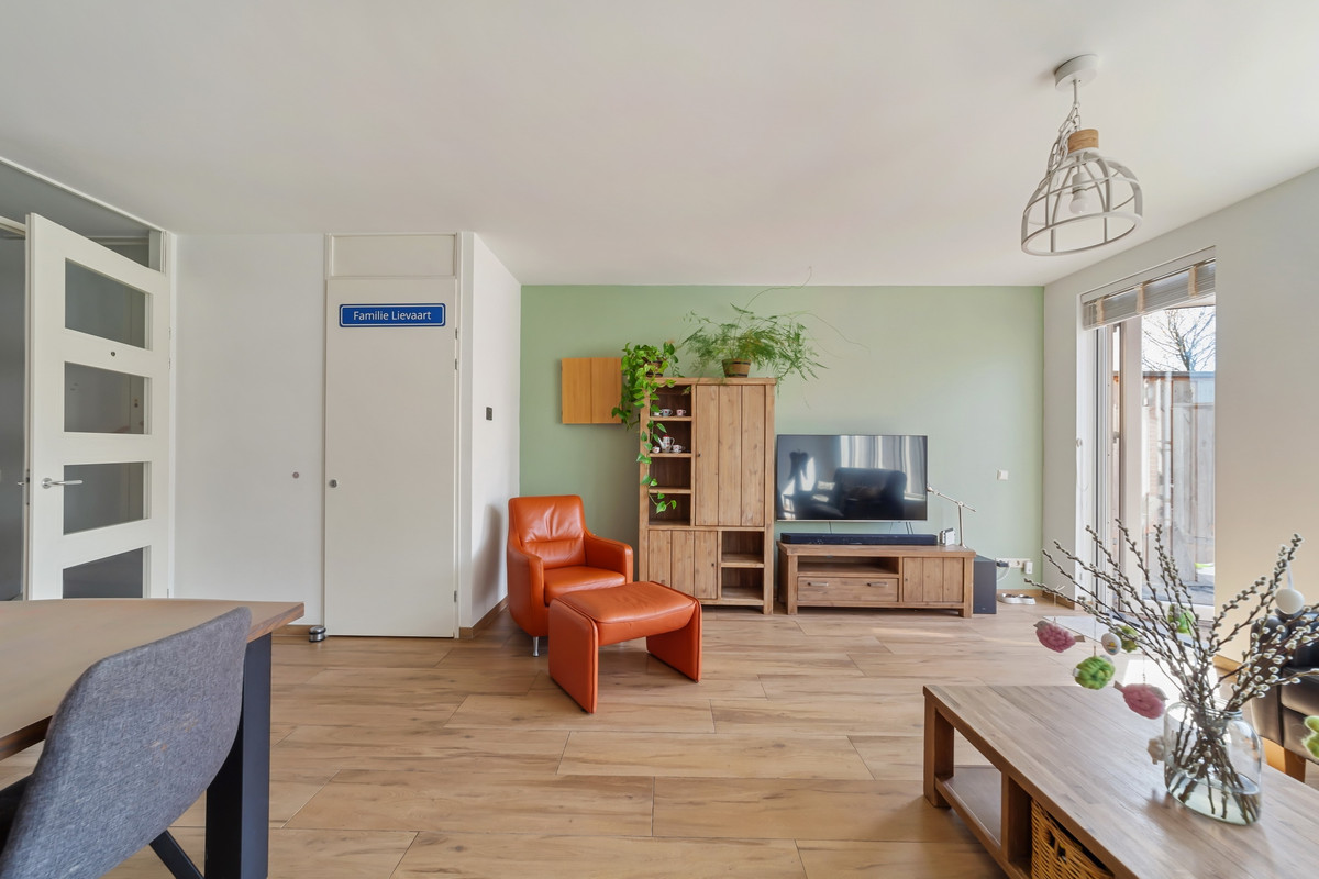 Tussenwoning te koop: Jacob van Heemskercklaan 13, Maassluis