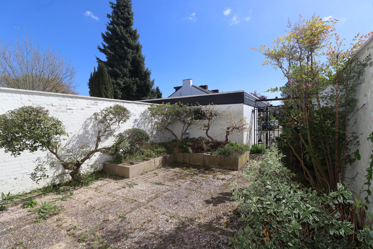 Tussenwoning te koop: Castelmorelaan 24, Maastricht
