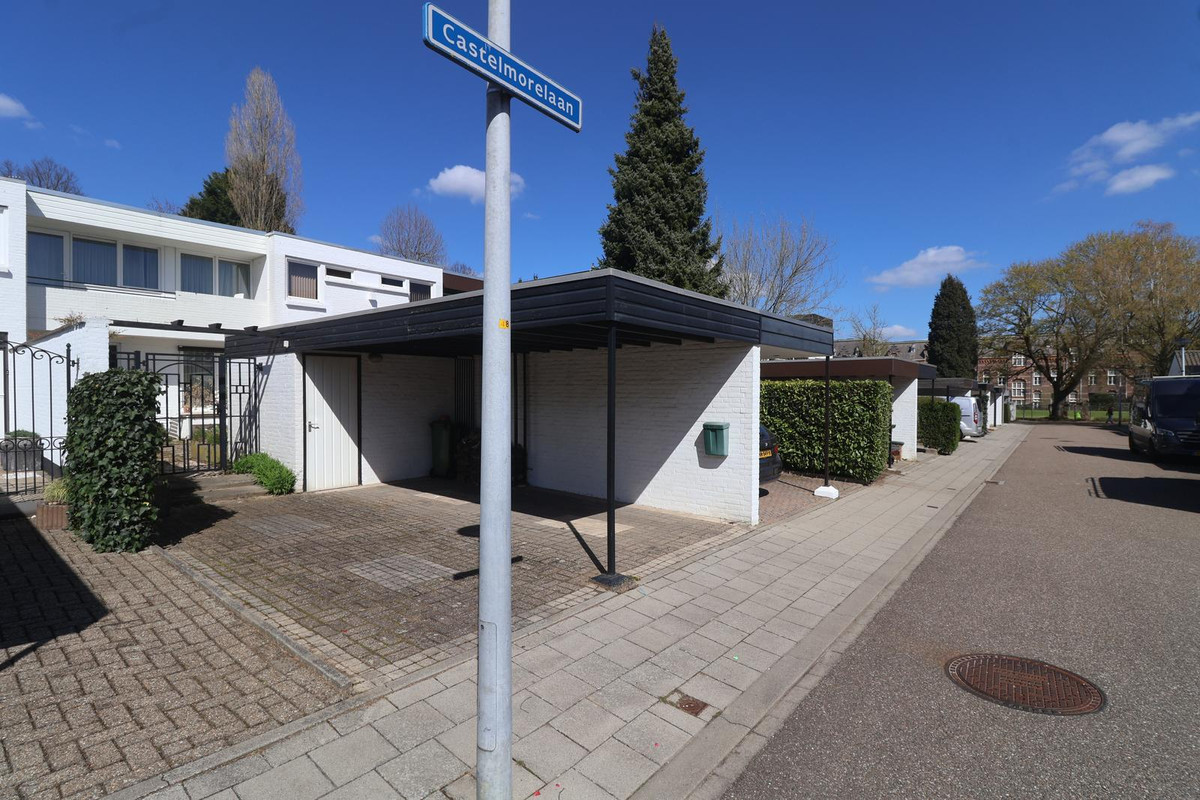 Tussenwoning te koop: Castelmorelaan 24, Maastricht