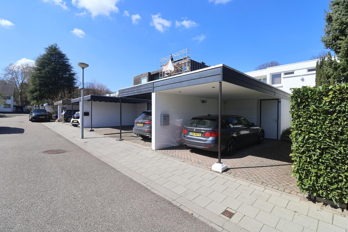 Tussenwoning te koop: Castelmorelaan 24, Maastricht