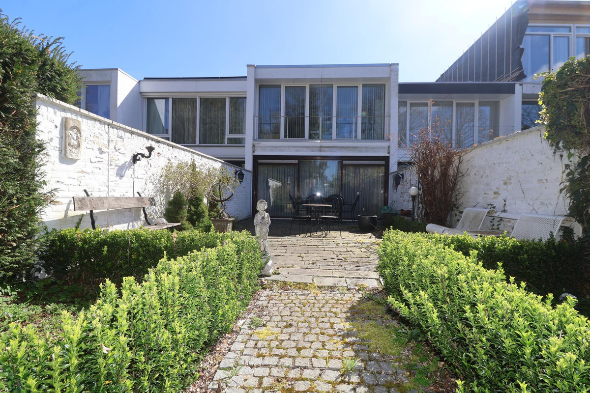 Tussenwoning te koop: Castelmorelaan 24, Maastricht
