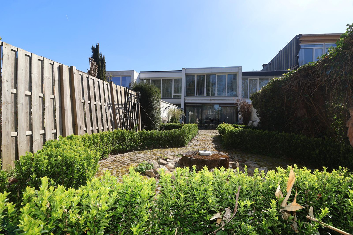 Tussenwoning te koop: Castelmorelaan 24, Maastricht