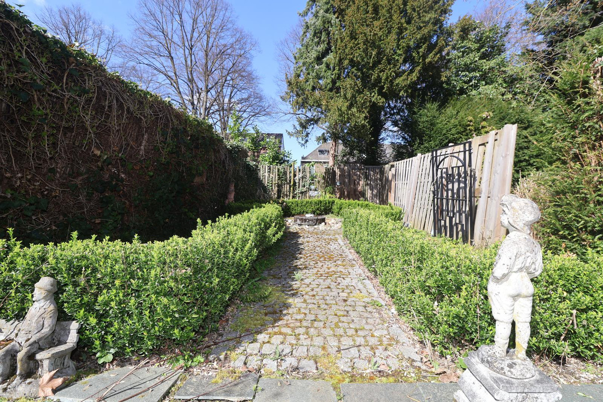 Tussenwoning te koop: Castelmorelaan 24, Maastricht