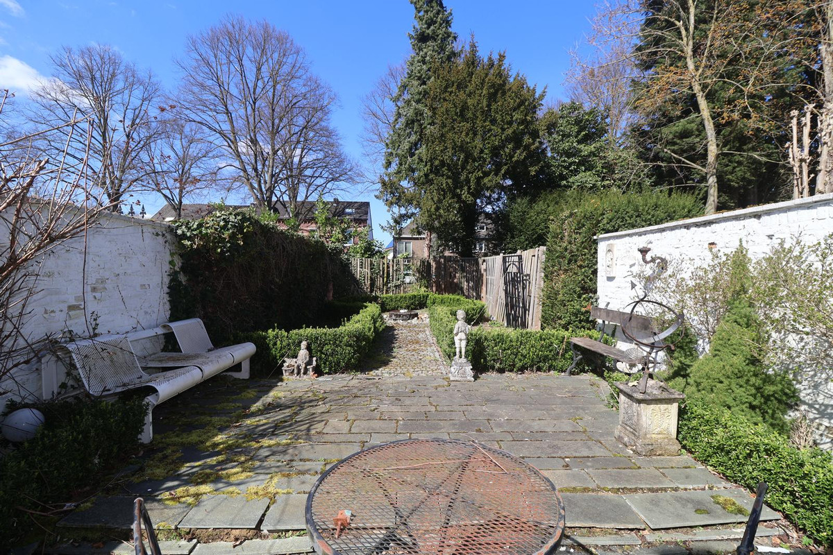 Tussenwoning te koop: Castelmorelaan 24, Maastricht