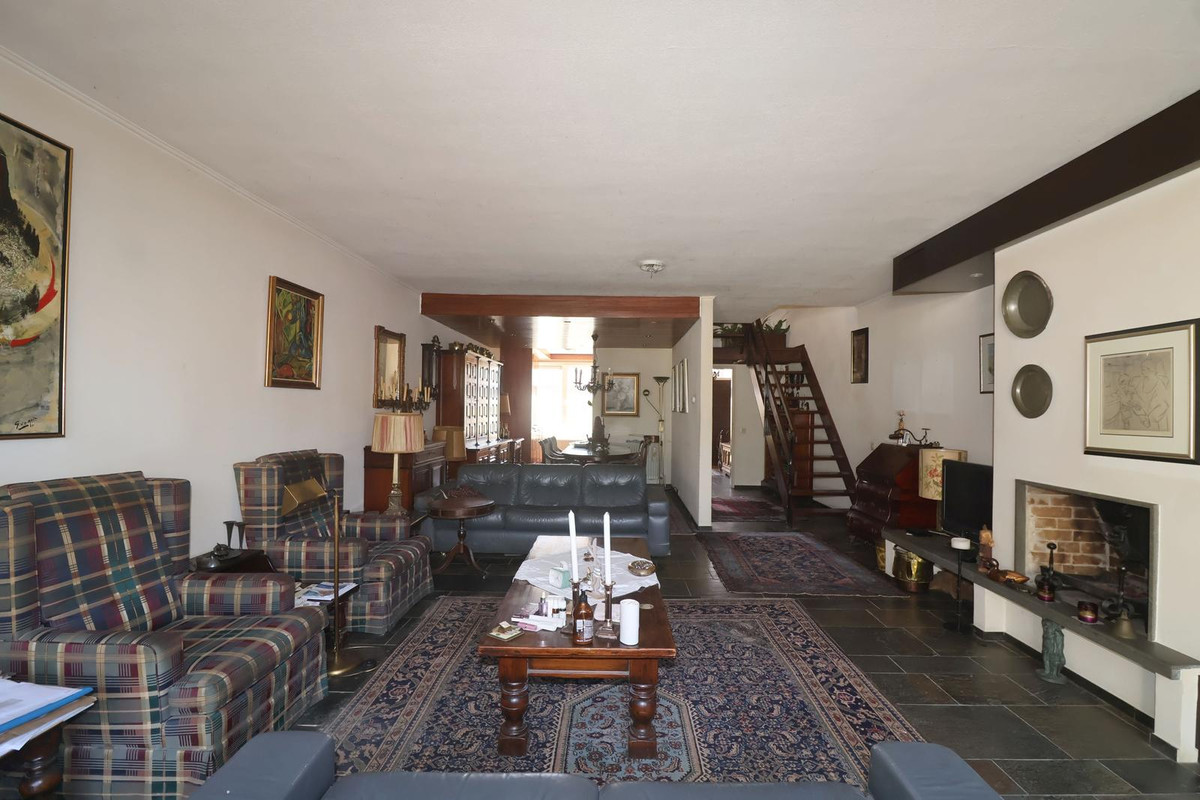 Tussenwoning te koop: Castelmorelaan 24, Maastricht