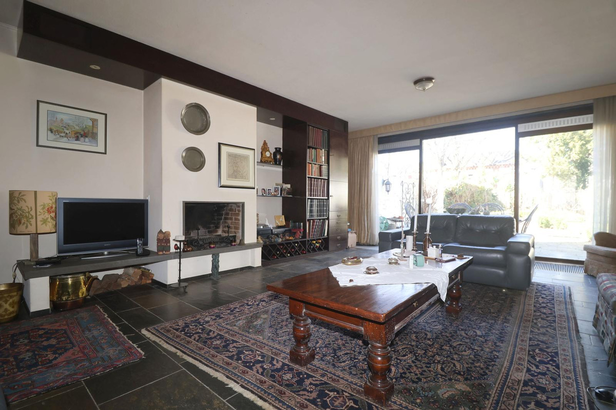Tussenwoning te koop: Castelmorelaan 24, Maastricht