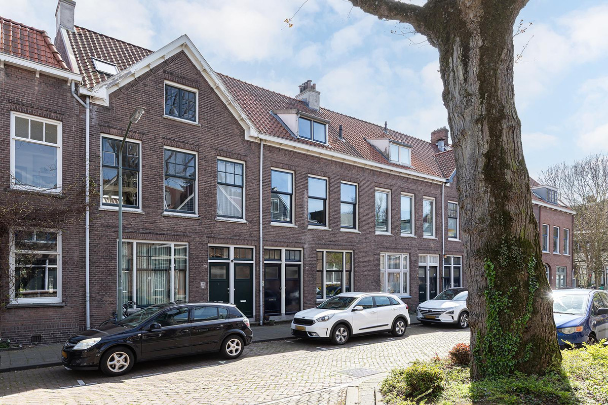 Tussenwoning te koop: Borneostraat 20, Dordrecht