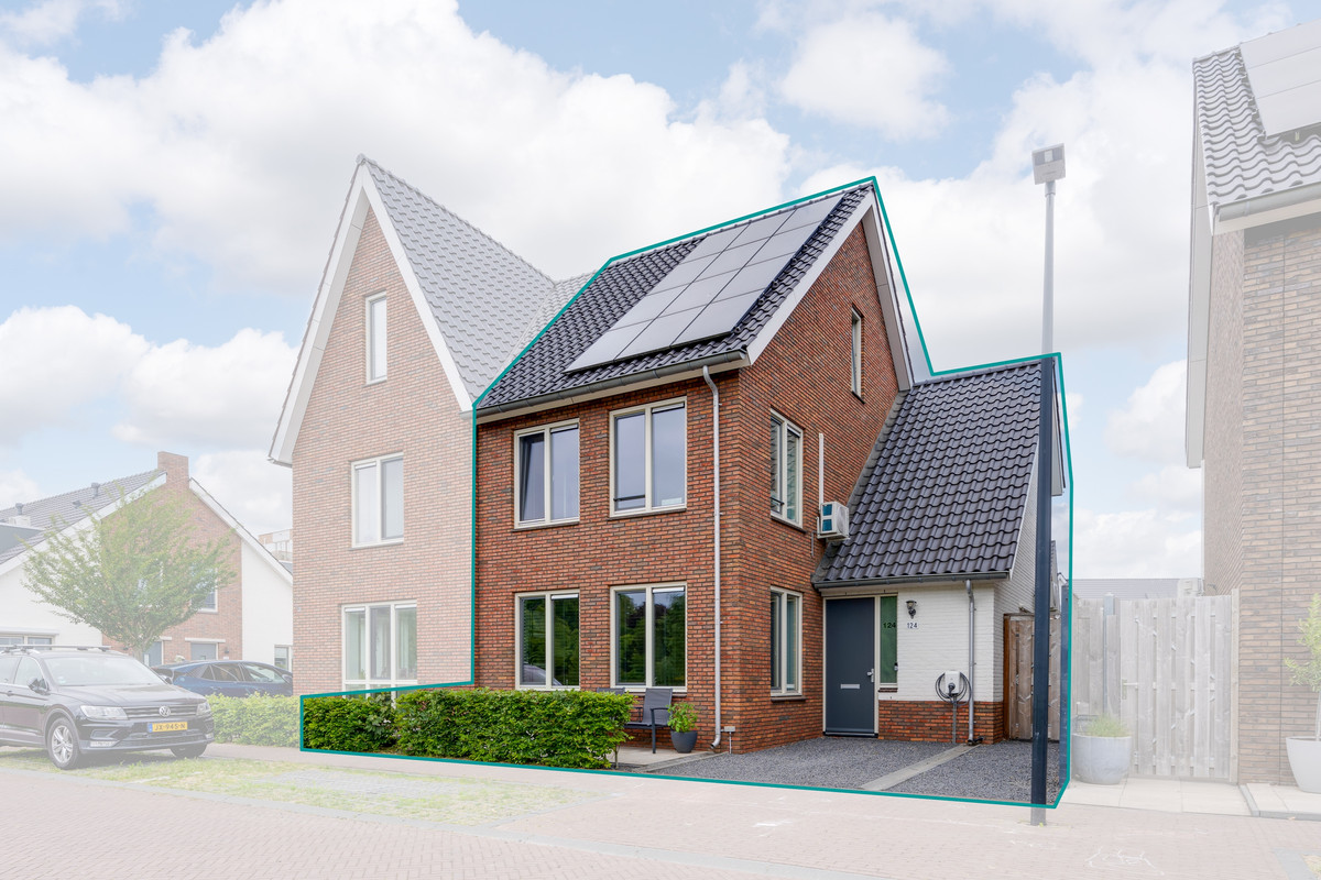 Twee-onder-één-kap te koop: De Wherelanden 124, Purmerend