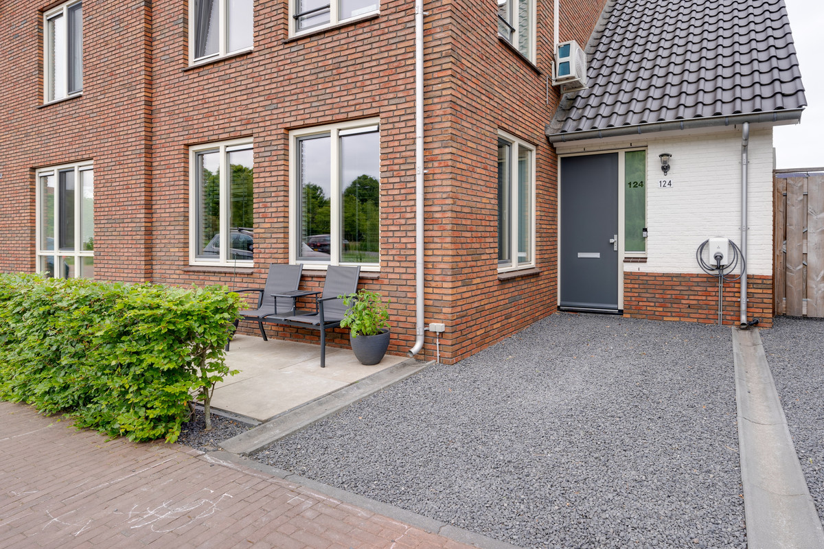 Twee-onder-één-kap te koop: De Wherelanden 124, Purmerend