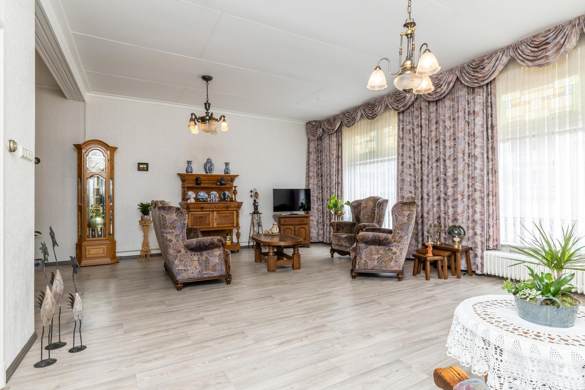 Hoekwoning te koop: Provincialeweg Zuid 124, Oirsbeek
