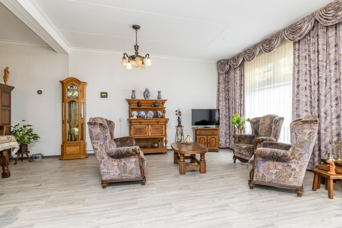 Hoekwoning te koop: Provincialeweg Zuid 124, Oirsbeek