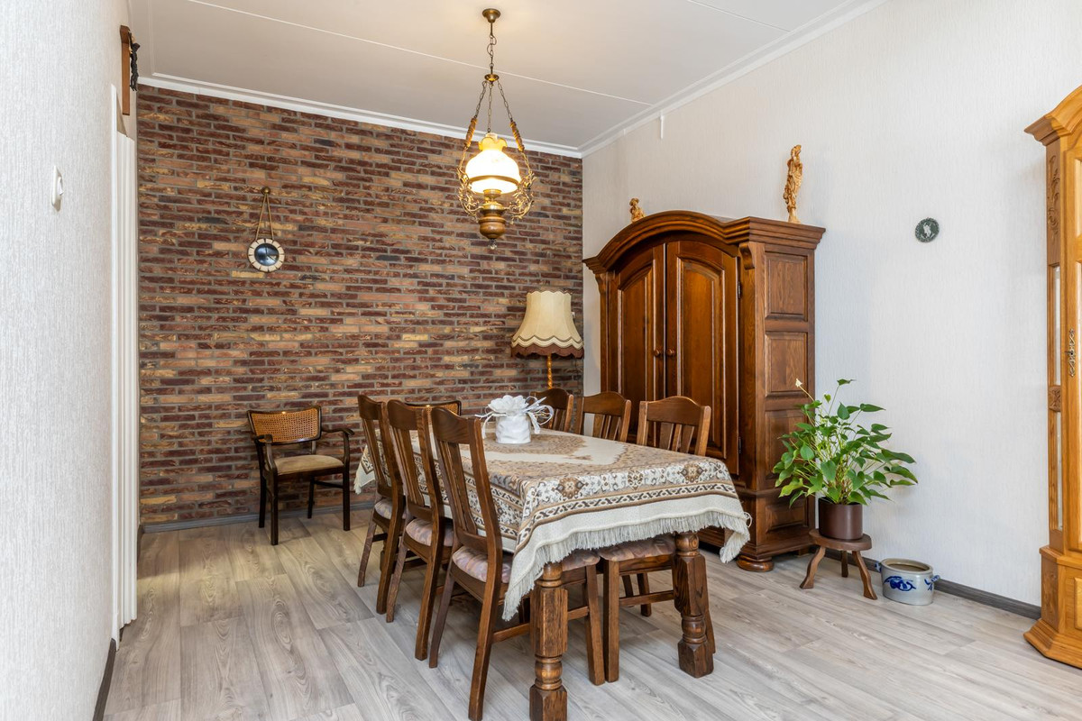 Hoekwoning te koop: Provincialeweg Zuid 124, Oirsbeek