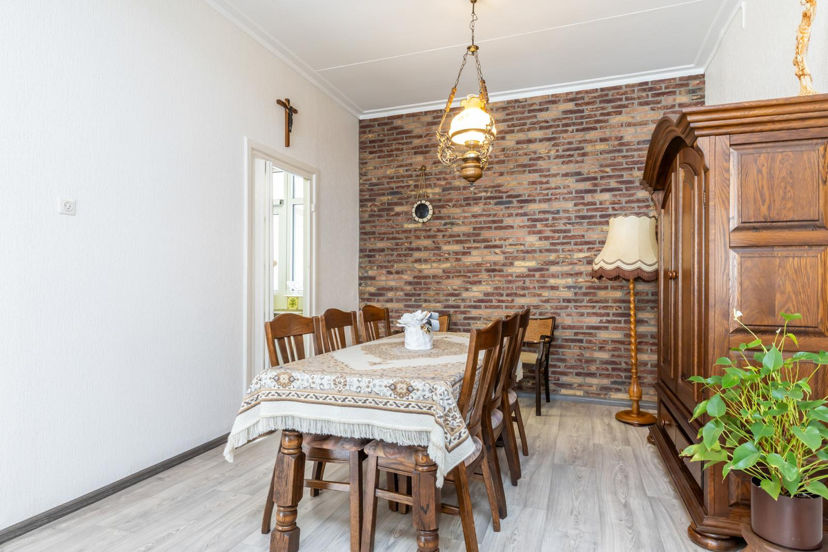 Hoekwoning te koop: Provincialeweg Zuid 124, Oirsbeek